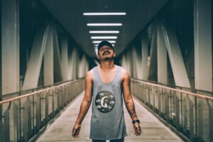 目元の血行不良を改善するEMS温熱療法の効果とは？