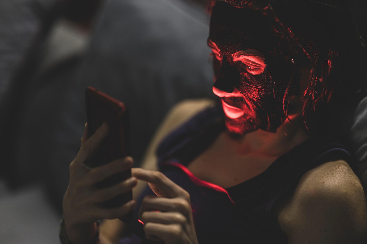 美容家が推奨する目元ケアのポイントは？