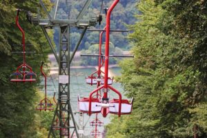 目元リフトアップを自宅で簡単に行う方法は？